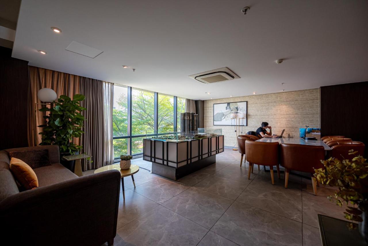 Апартаменты Luxury Retreat D1Mension Хошимин Экстерьер фото